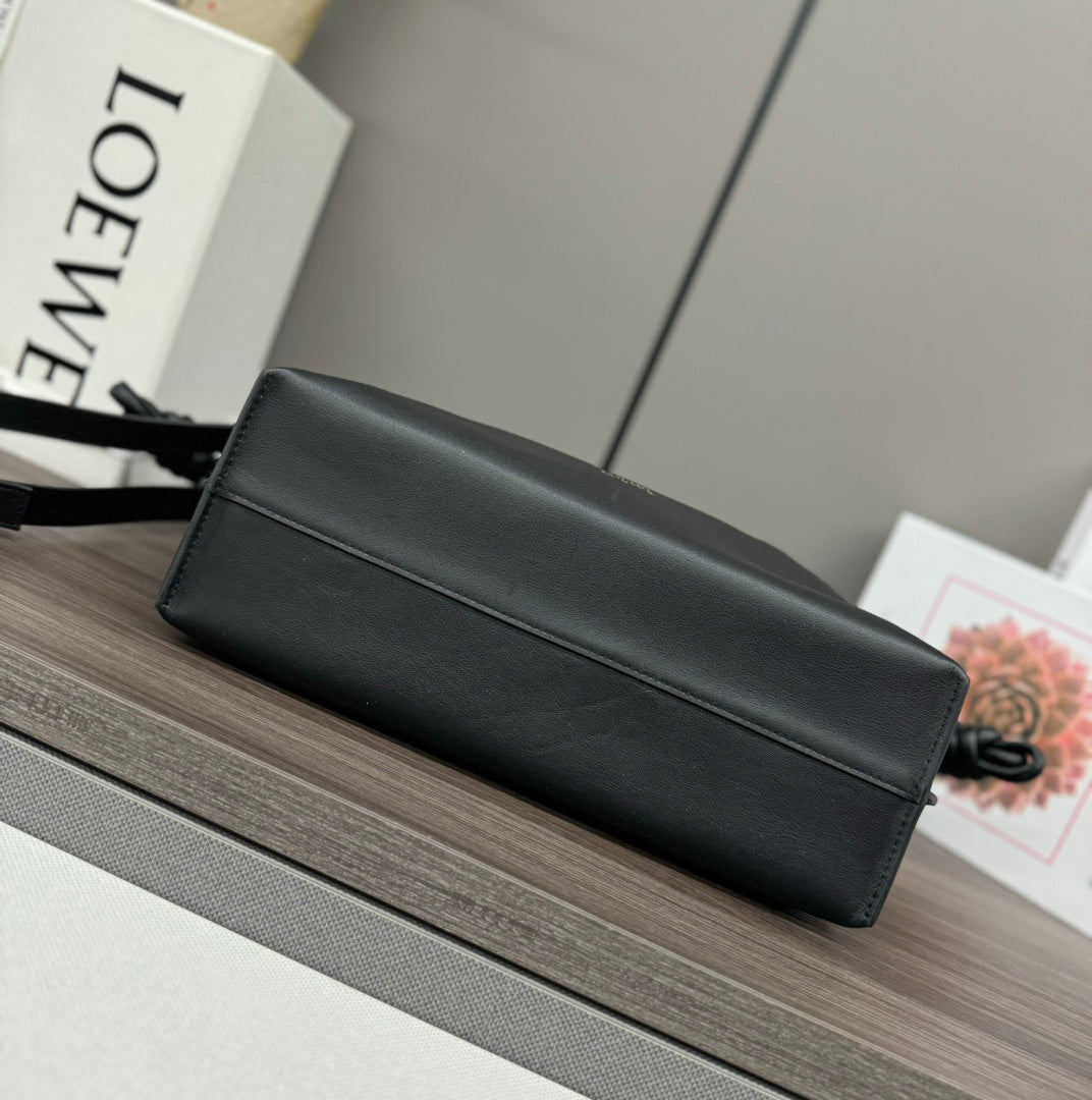LOEWE 25S LARGE FLAMENCO CLUTCH BAG 30 IN BLACK CALFSKIN
