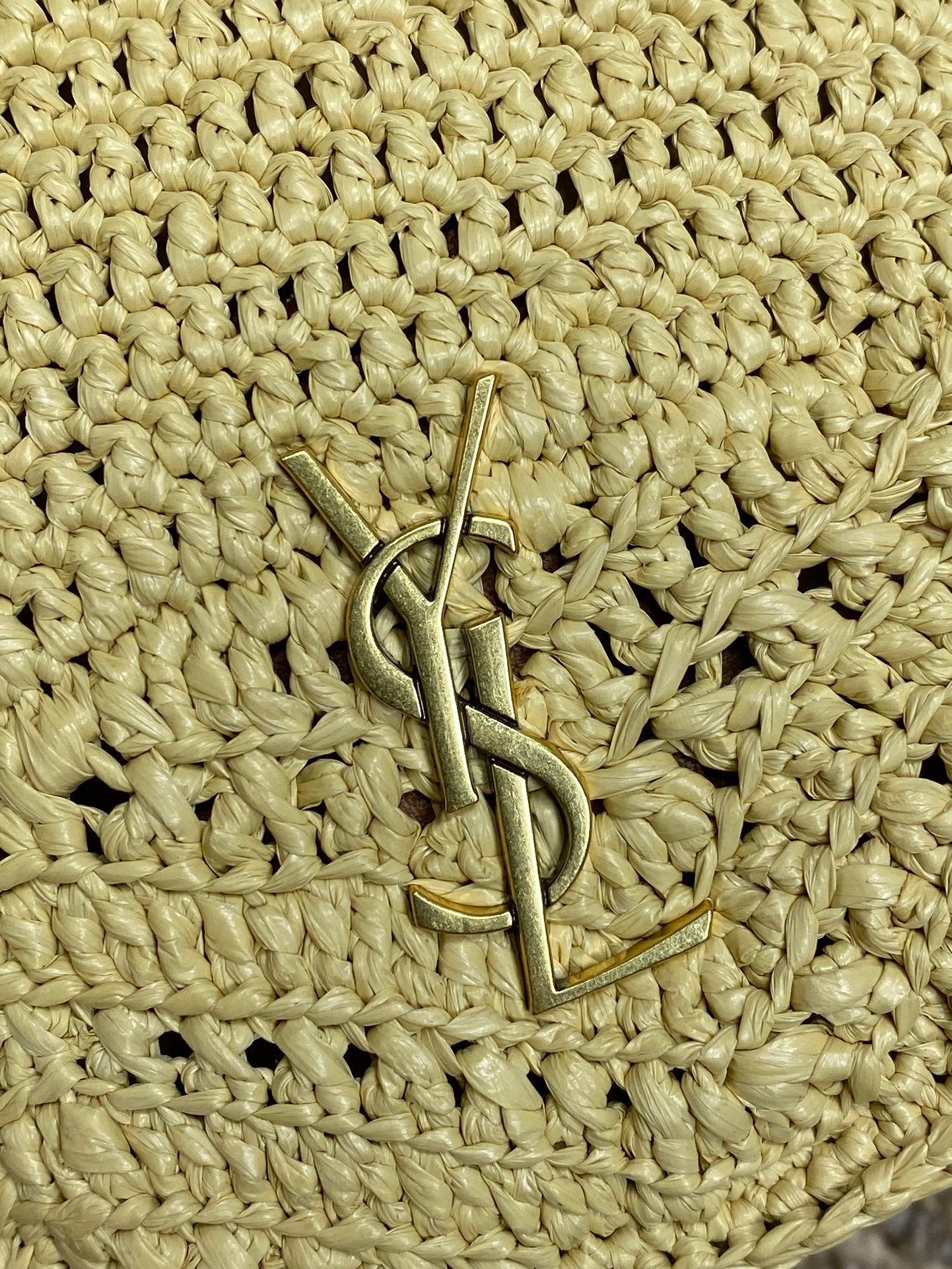 DRAWSTRING BUCKET BAG 19 IN BEIGE WOVEN RAFFIA AND CALFSKIN