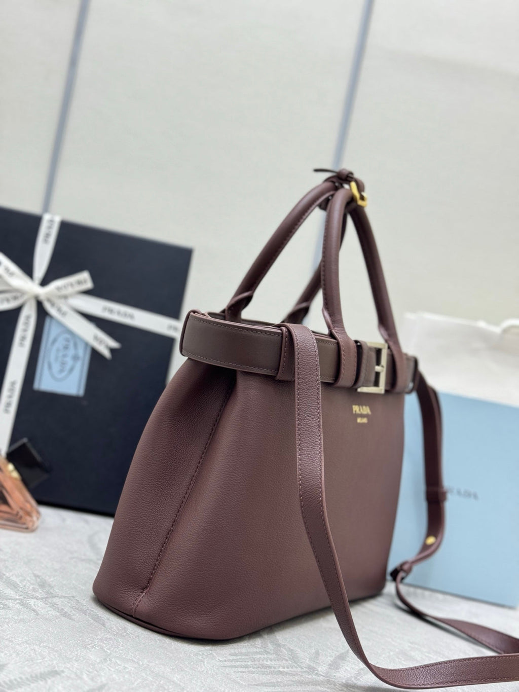 PRADA 25S BUCKLE SMALL HANDBAG 32 IN RICH BROWN CALFSKIN GOLD HARDWRE