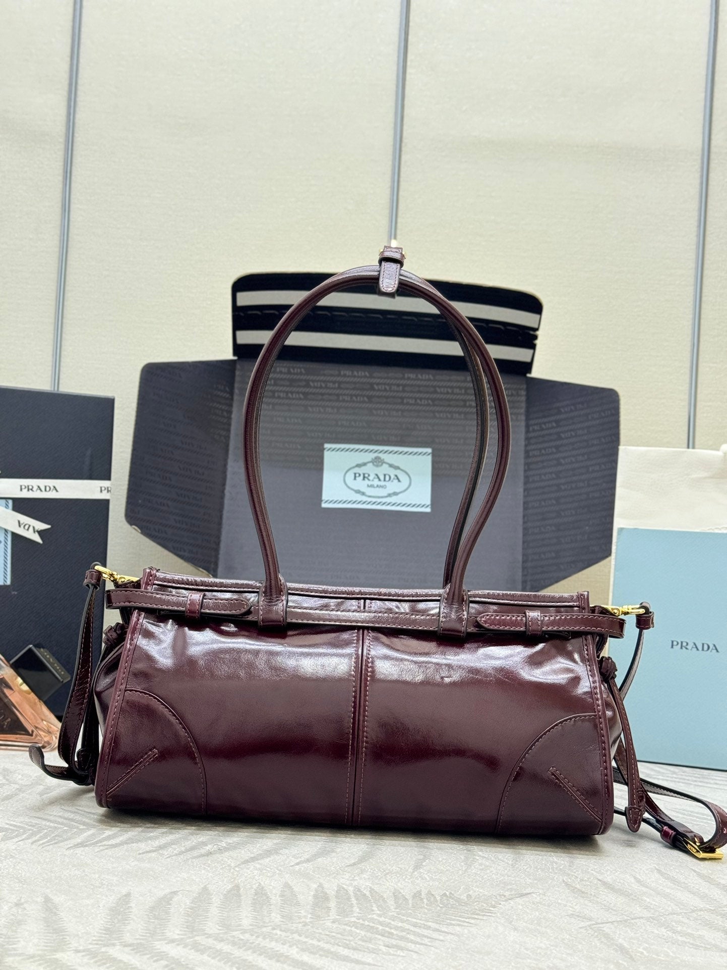 PRADA 25S BONNIE MEDIUM HANDBAG 32 IN BURGUNDY GLOSSY CALFSKIN