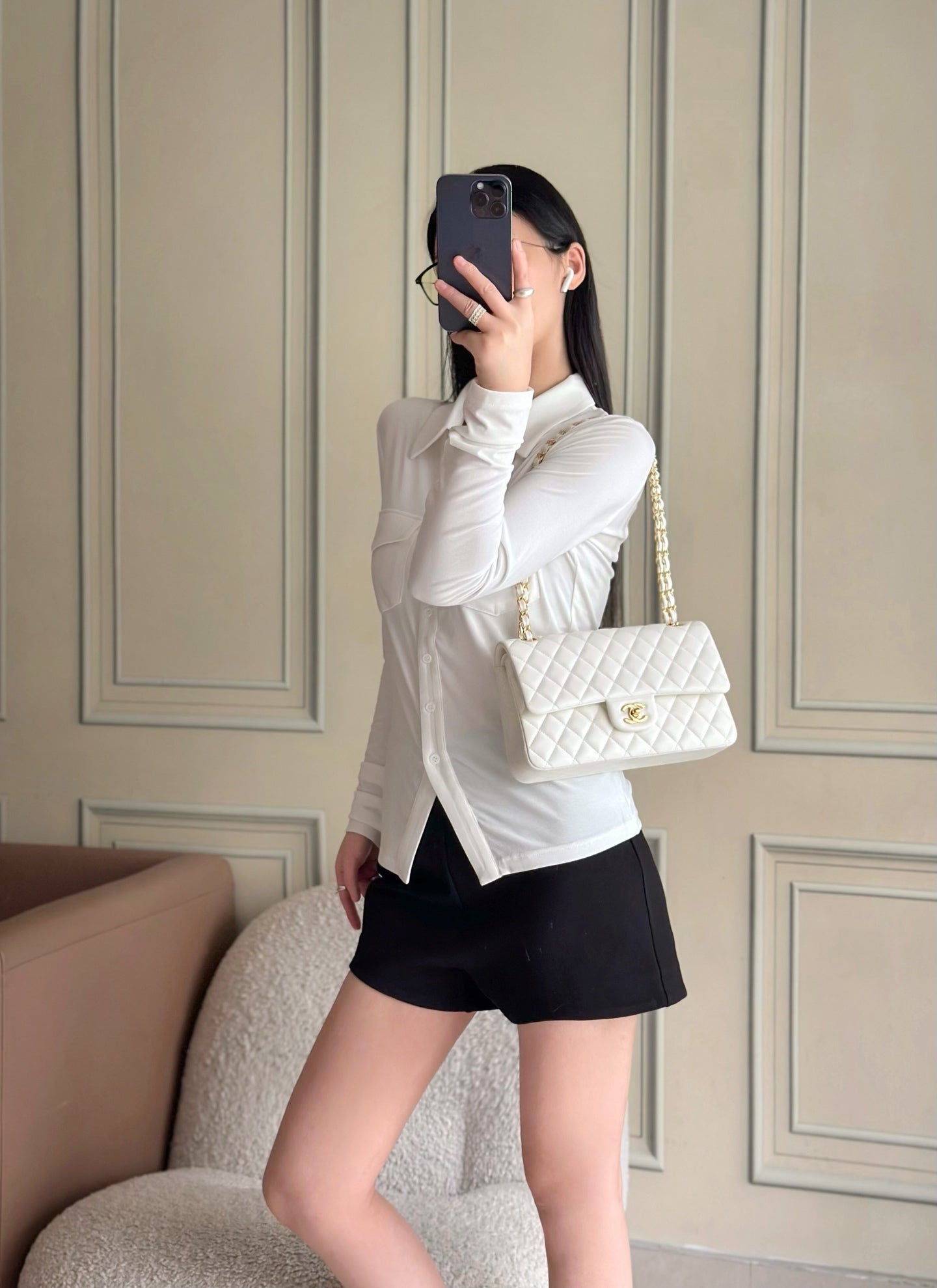 CHANEL 25S CLASSIC FLAP BAG 25 CM IN WHITE LAMBSKIN WITH GOLD HARDWARE