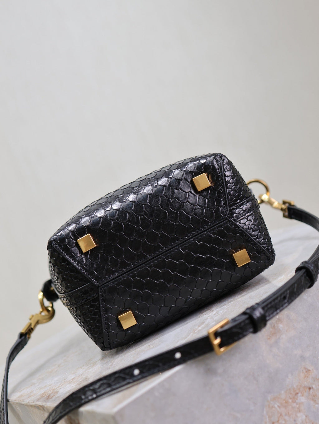 YSL 25S LE 37 BUCKET 15 IN BLACK SNAKE EMBOSSED CALFSKIN GOLD HARDWRE