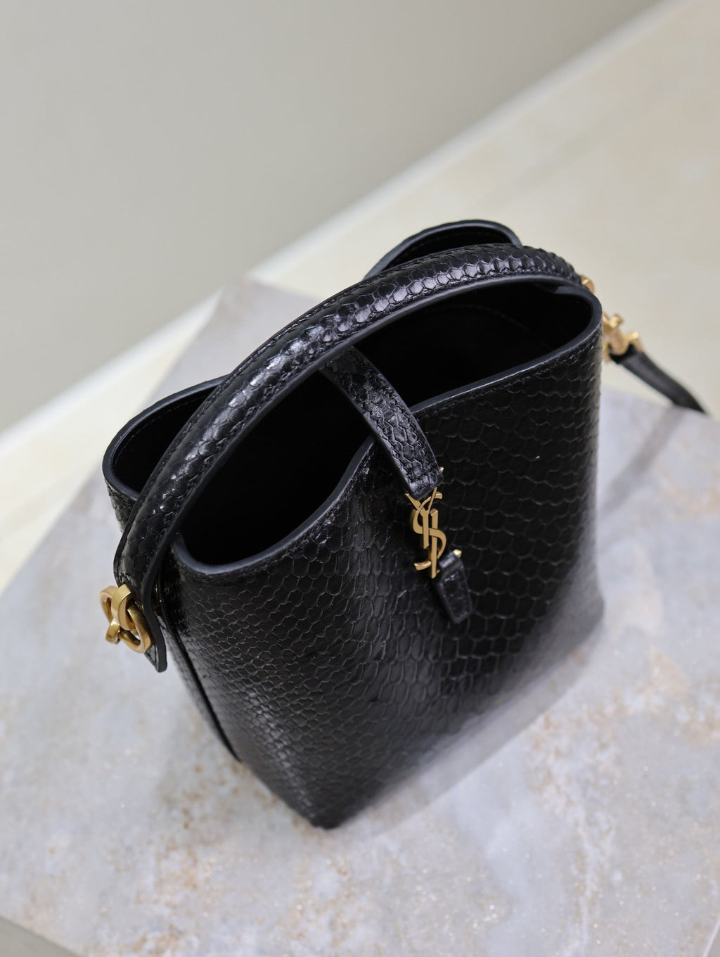 YSL 25S LE 37 BUCKET 15 IN BLACK SNAKE EMBOSSED CALFSKIN GOLD HARDWRE